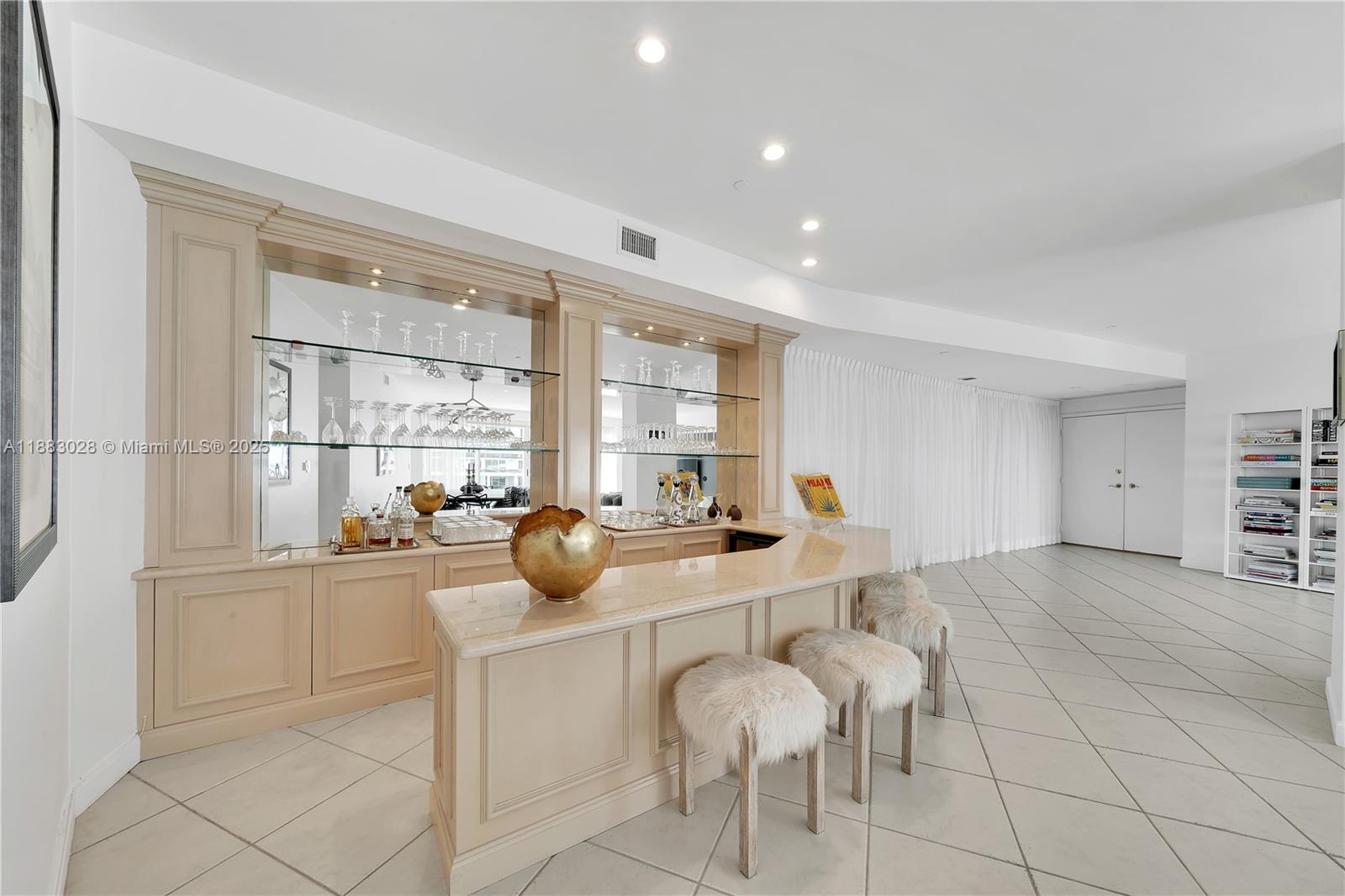 MAJESTIC TOWER - Residential Lease