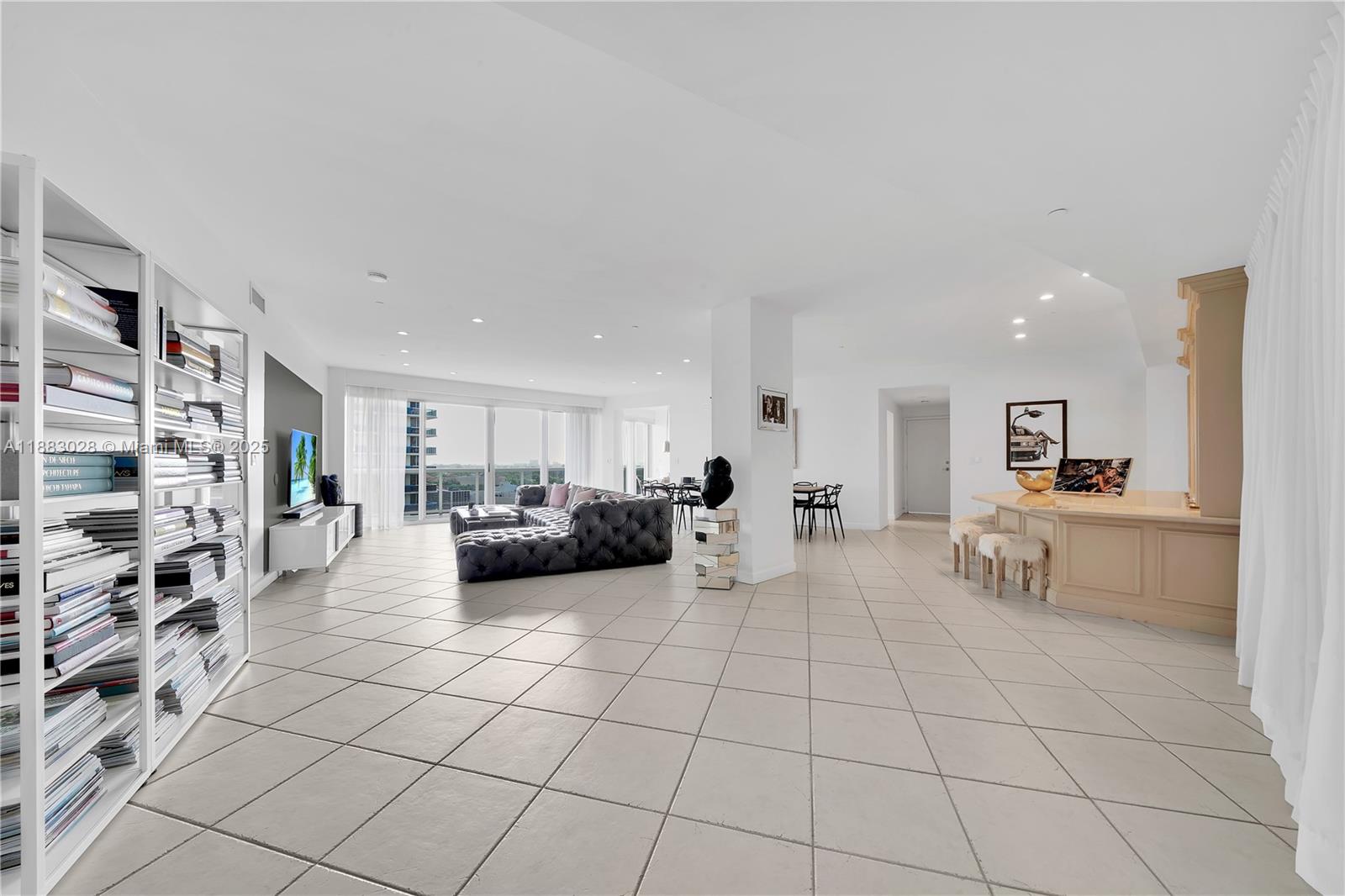MAJESTIC TOWER - Residential Lease