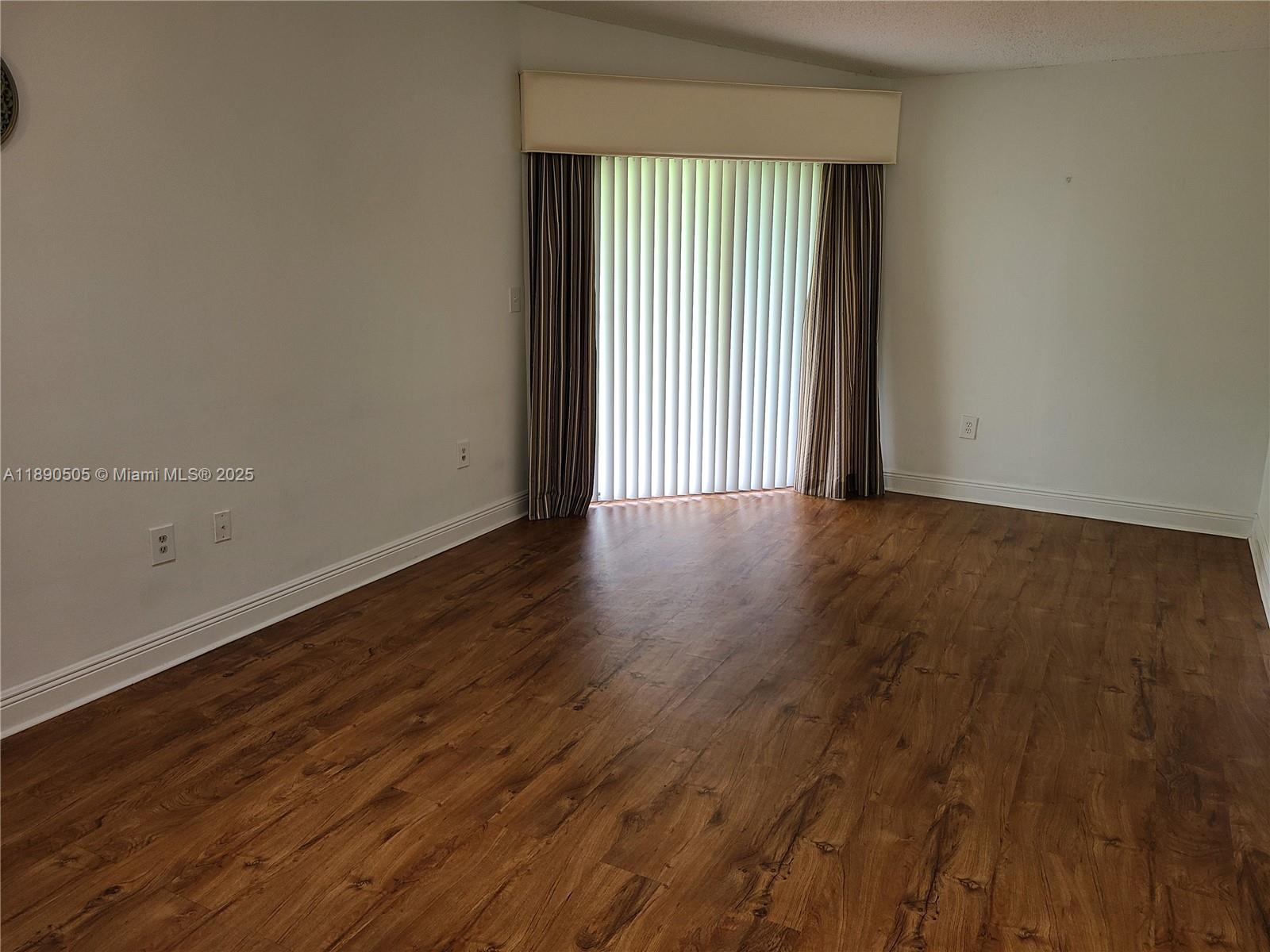 VILLAS DE VENEZIA - Residential Lease