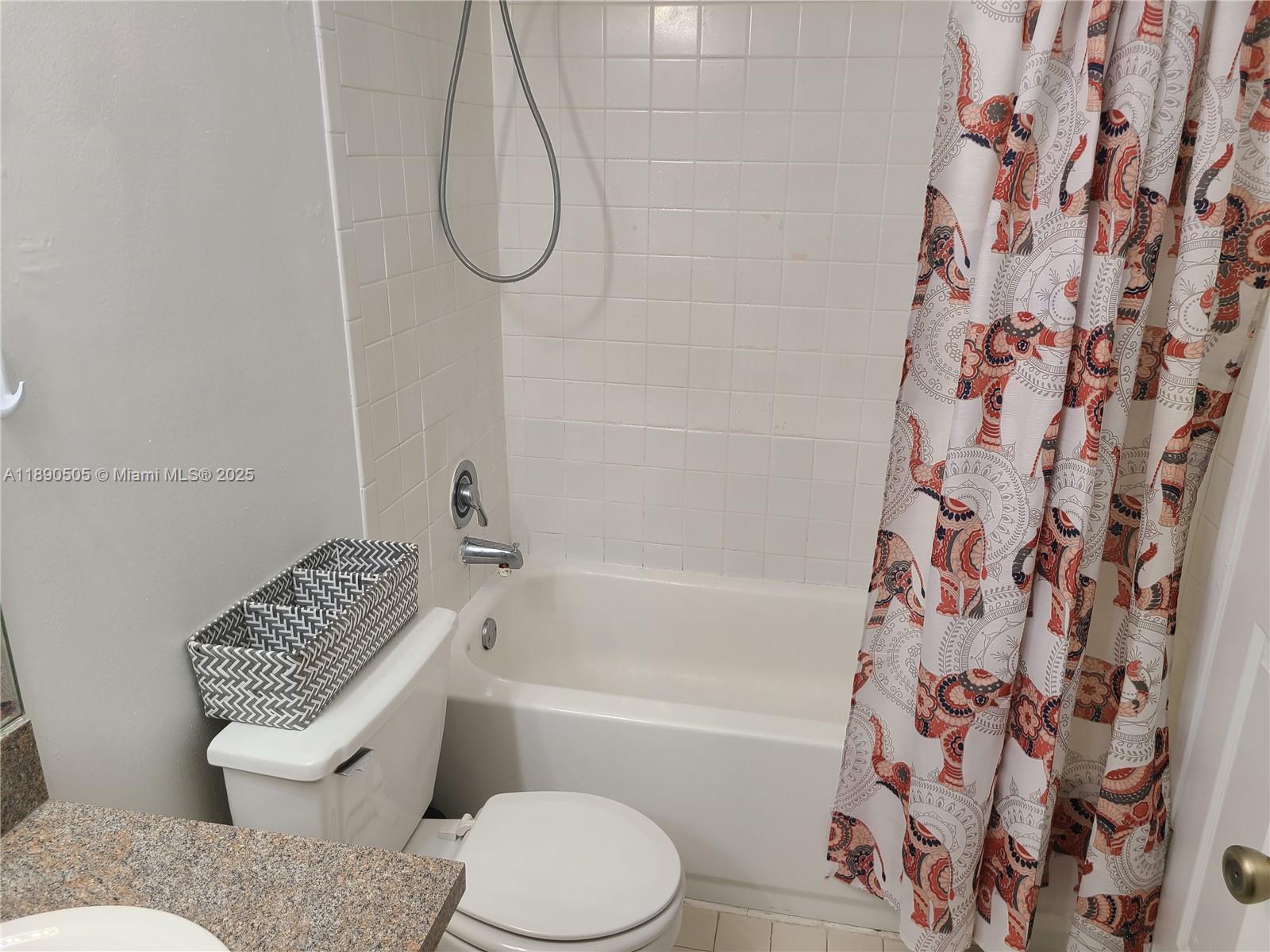 VILLAS DE VENEZIA - Residential Lease