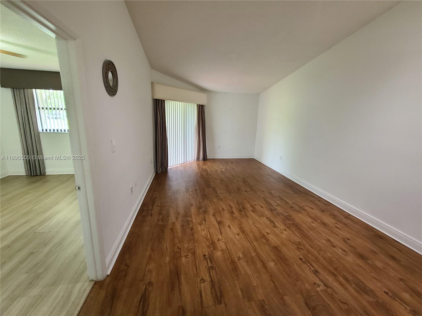 VILLAS DE VENEZIA - Residential Lease
