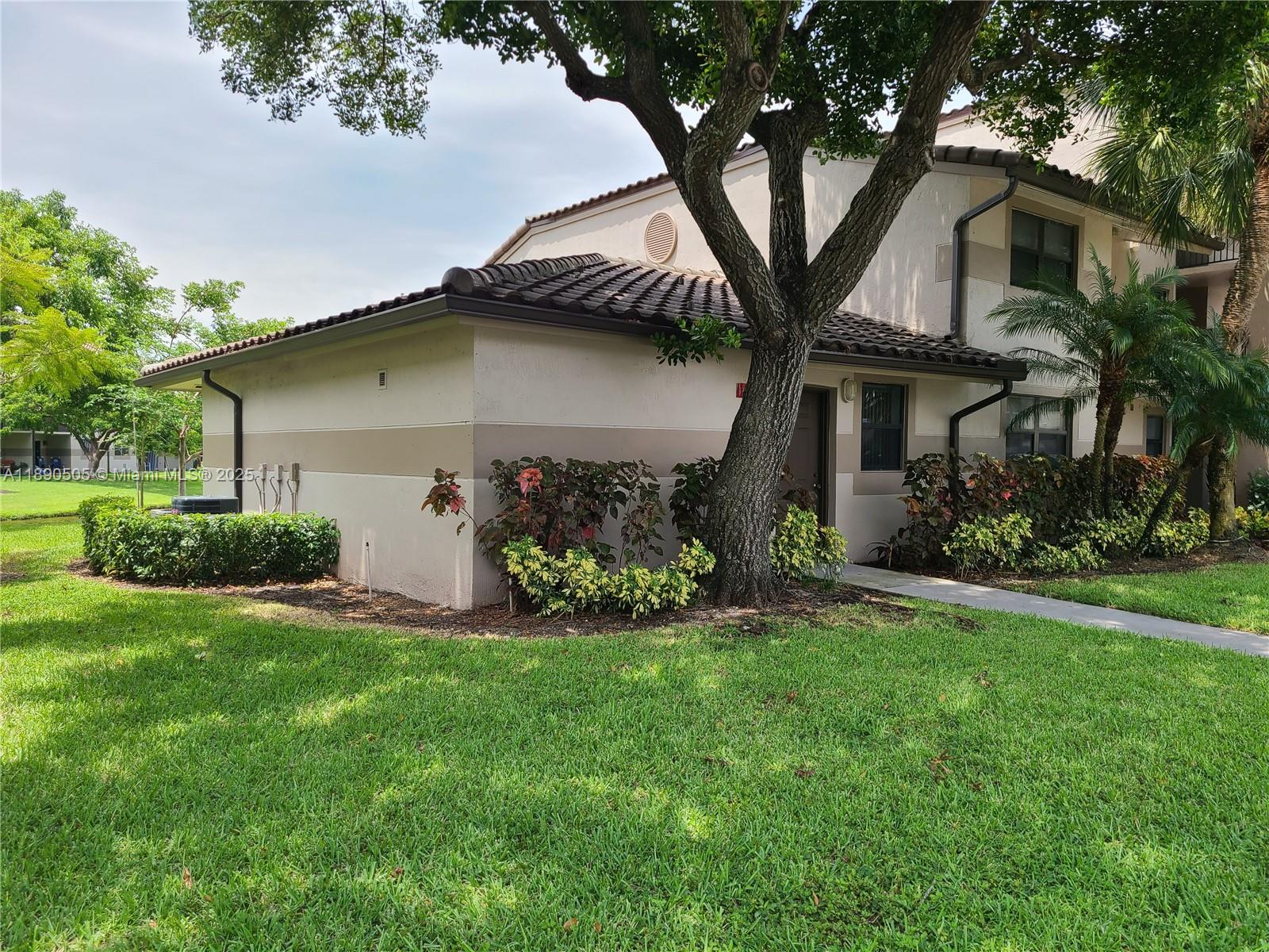 VILLAS DE VENEZIA - Residential Lease