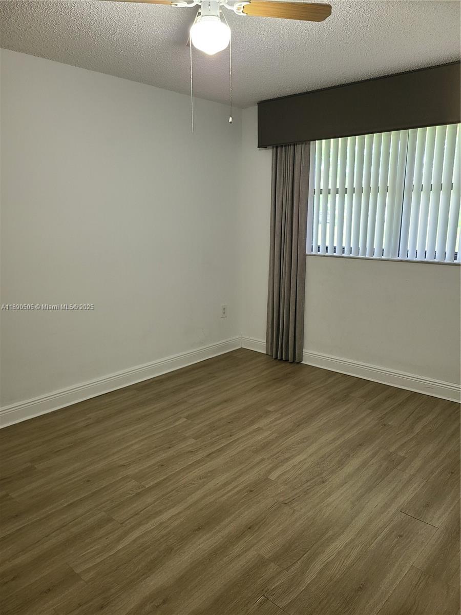 VILLAS DE VENEZIA - Residential Lease