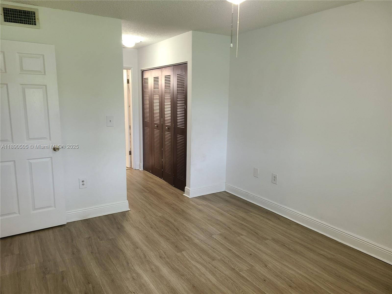 VILLAS DE VENEZIA - Residential Lease