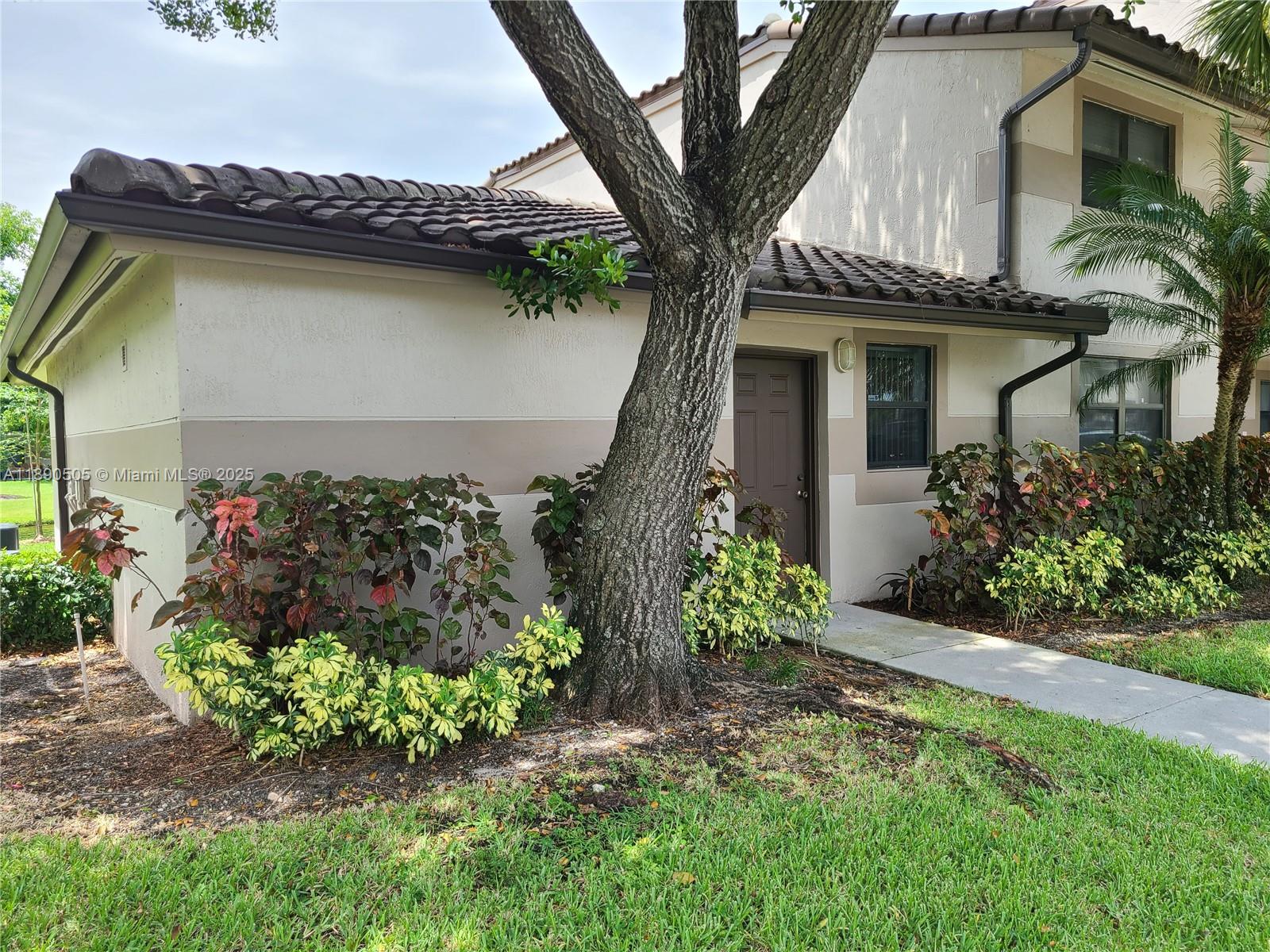 VILLAS DE VENEZIA - Residential Lease
