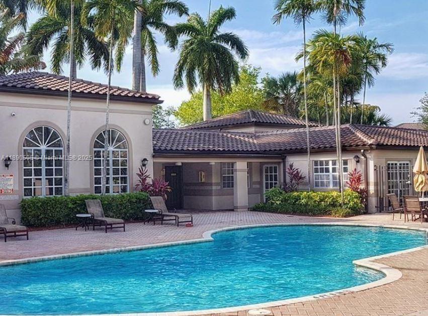 VILLAS DE VENEZIA - Residential Lease