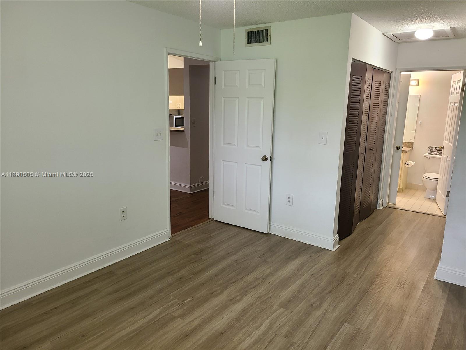 VILLAS DE VENEZIA - Residential Lease