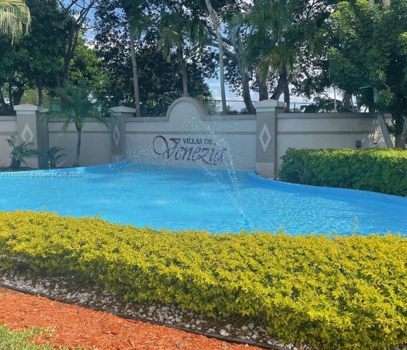 VILLAS DE VENEZIA - Residential Lease