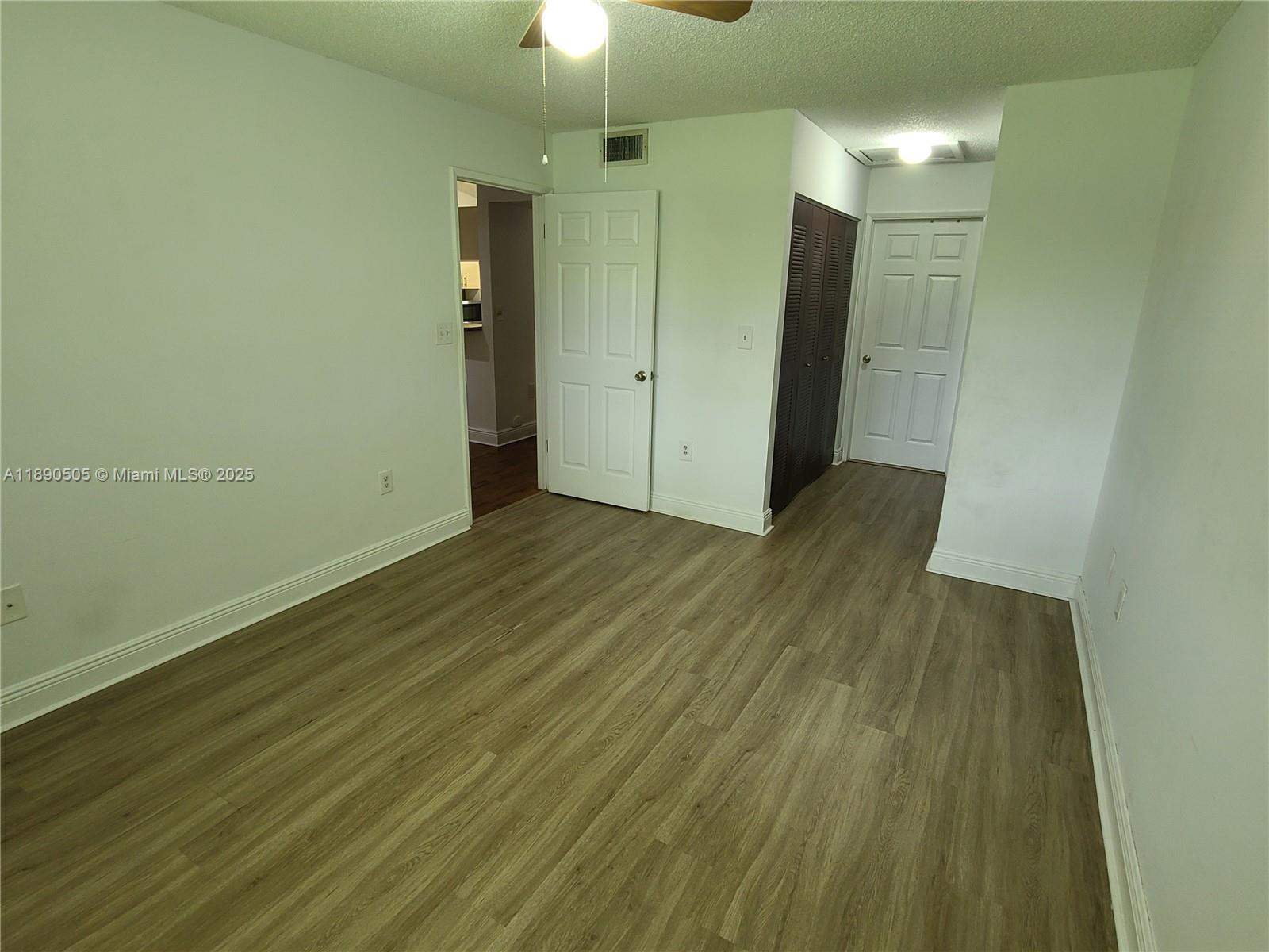 VILLAS DE VENEZIA - Residential Lease