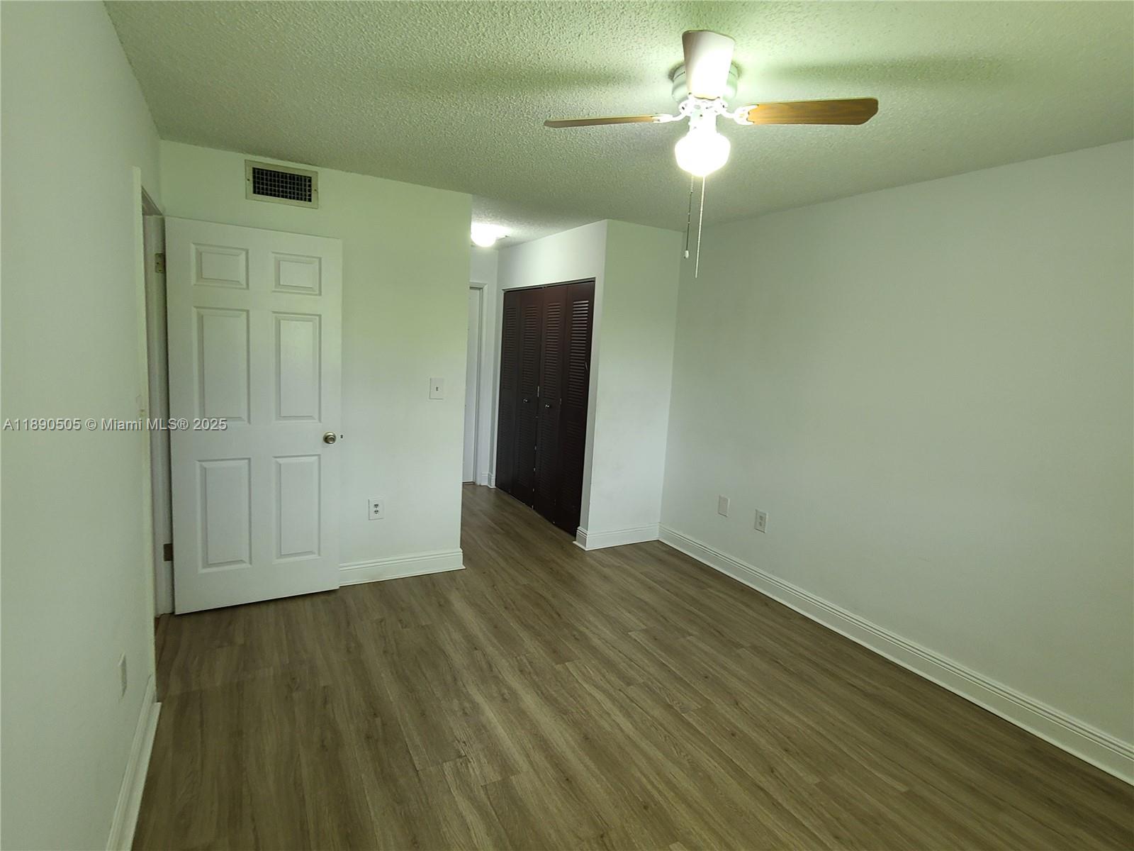 VILLAS DE VENEZIA - Residential Lease