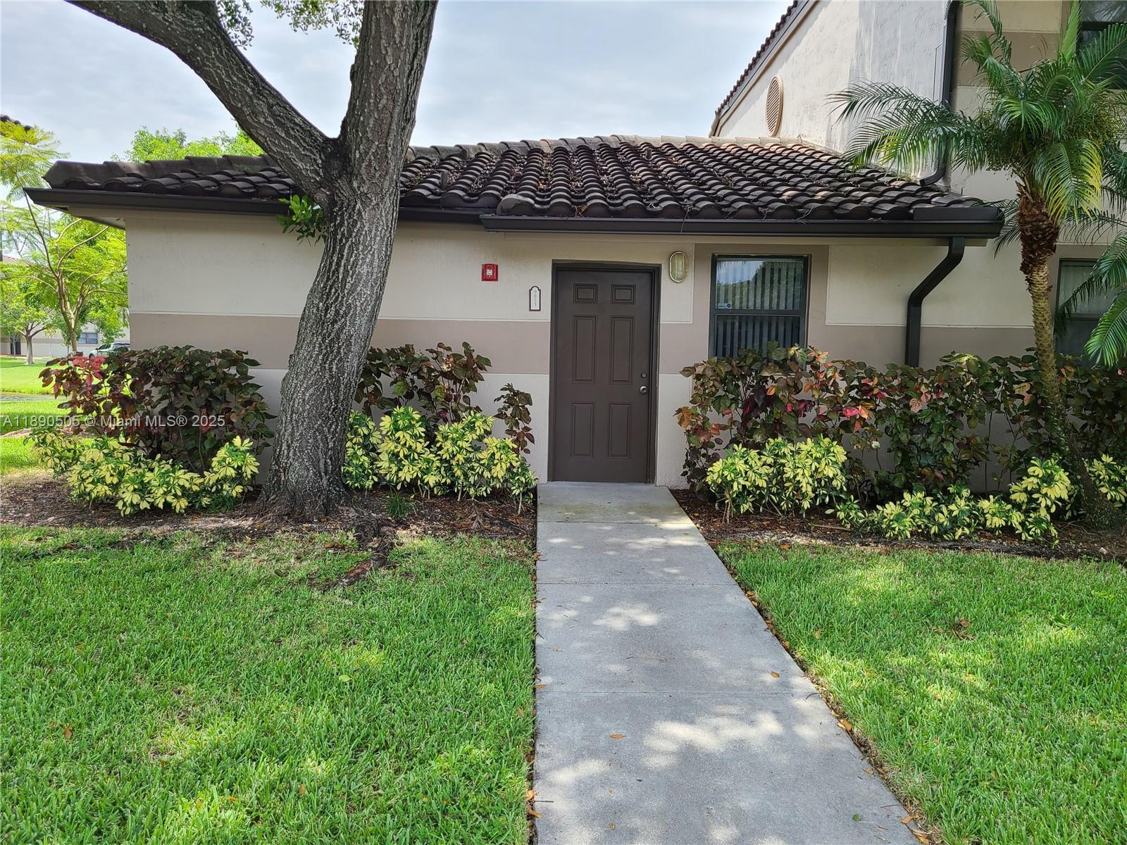 VILLAS DE VENEZIA - Residential Lease
