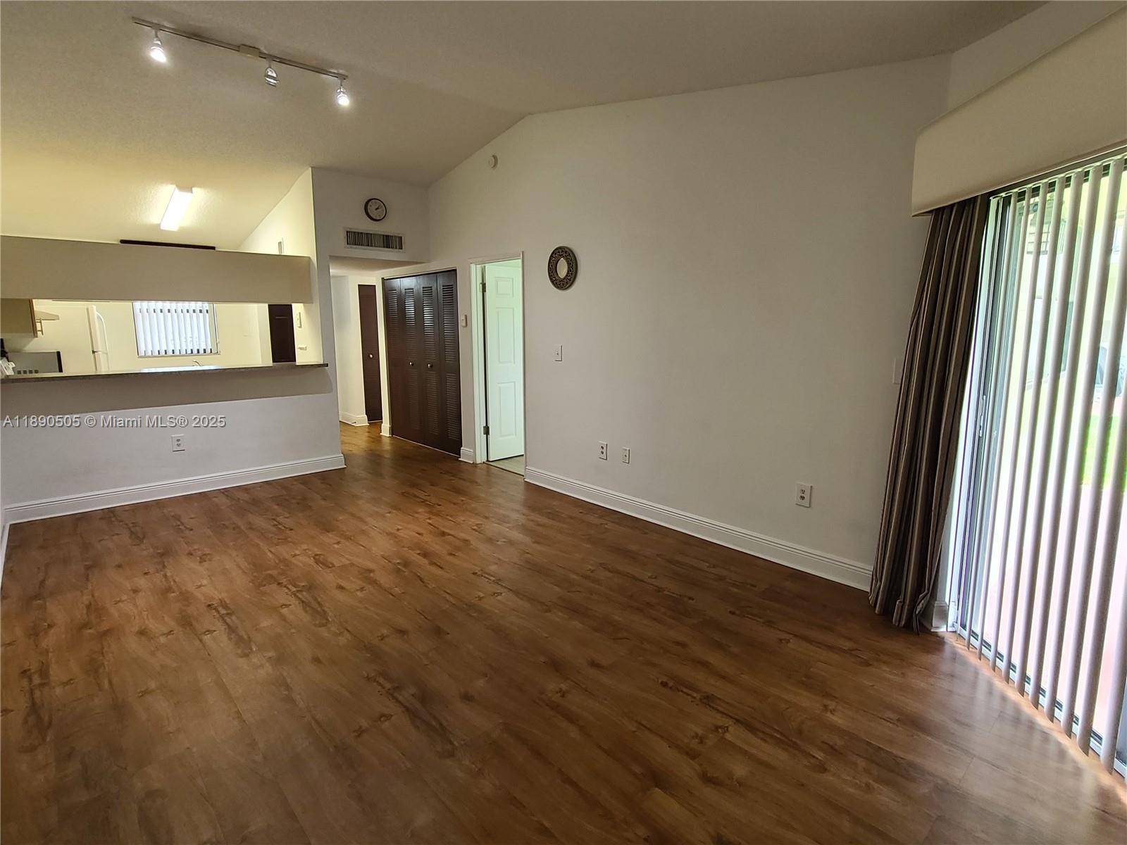 VILLAS DE VENEZIA - Residential Lease
