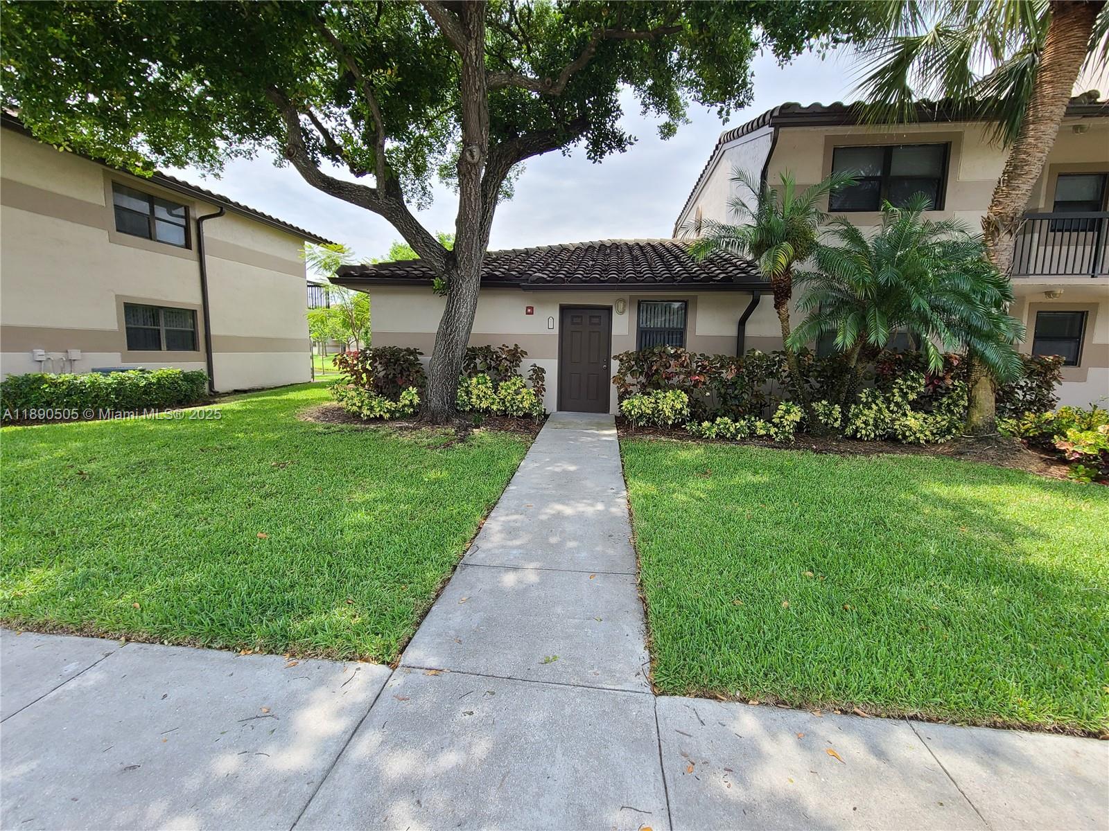 VILLAS DE VENEZIA - Residential Lease