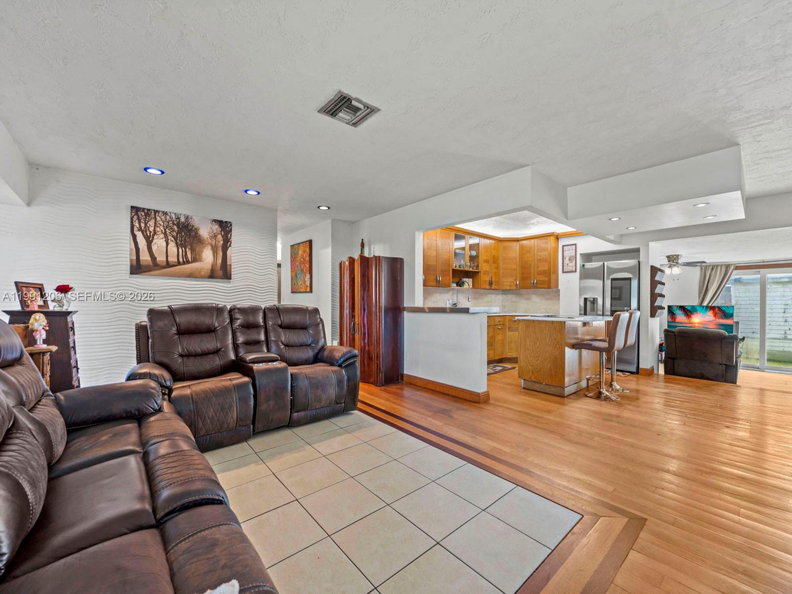 LAUREL MANOR - Residential