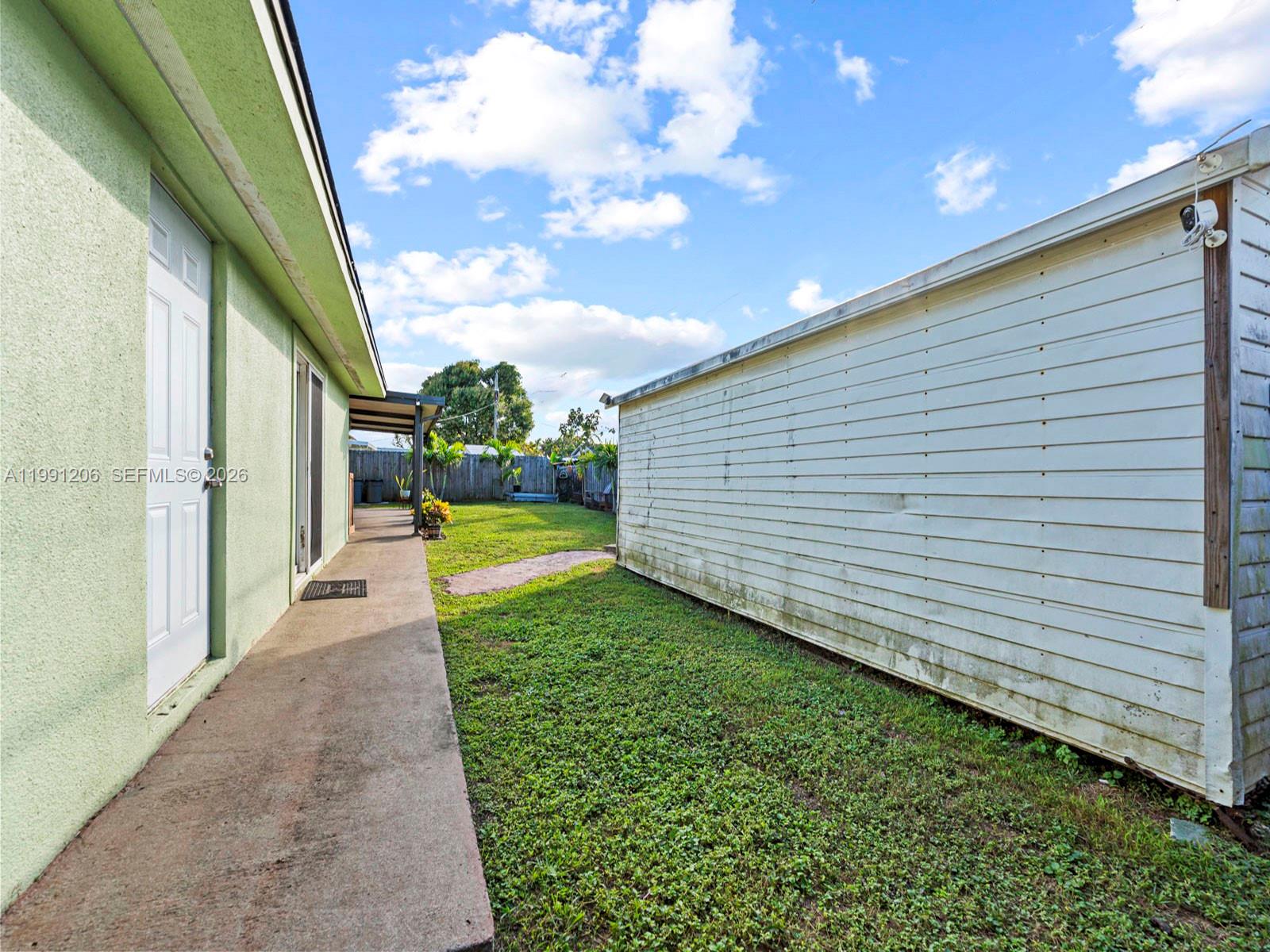 LAUREL MANOR - Residential