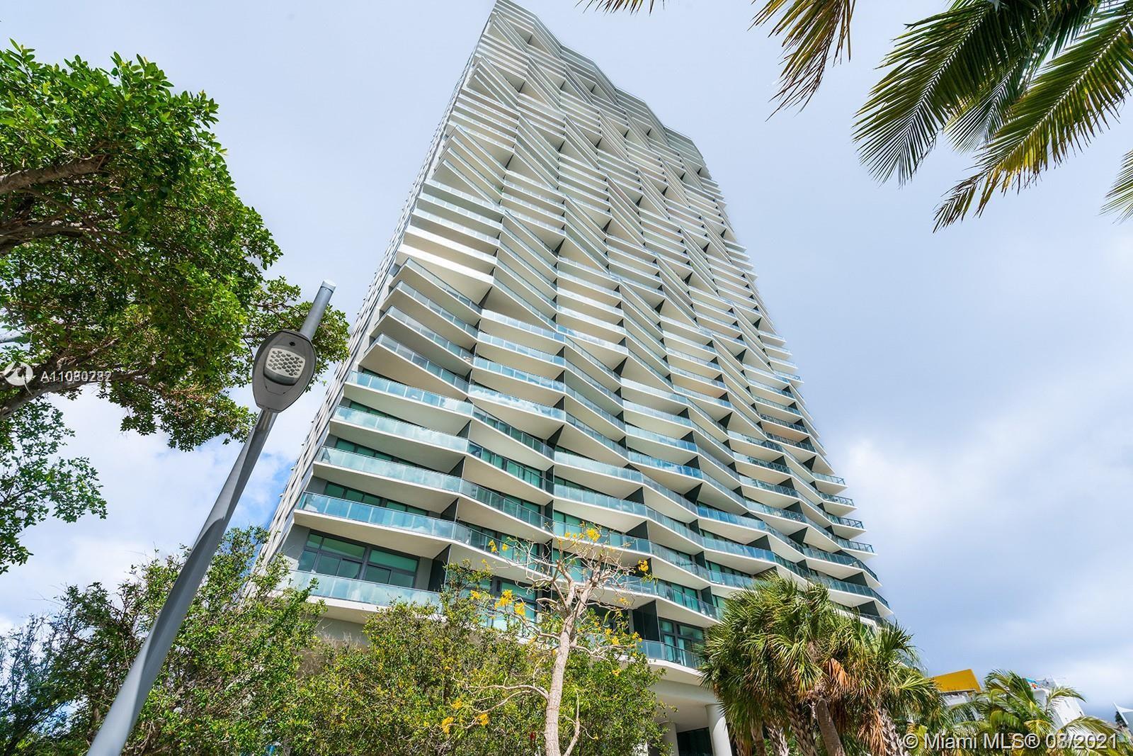 Spectacular direct Biscayne Bay View. Icon Bay features infinity pool, tennis court, state of the art fitness center, party room & much more. Located in the Edgewater area and close to Wynwood, Downtown, Design District, the Art & Entertainment Center and Miami Beach.