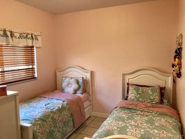 TWIN LAKE SHORES SOUTH - Residential