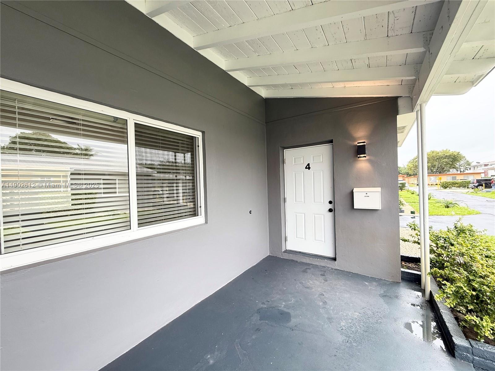 HOLLYWOOD LITTLE RANCHES - Residential Lease