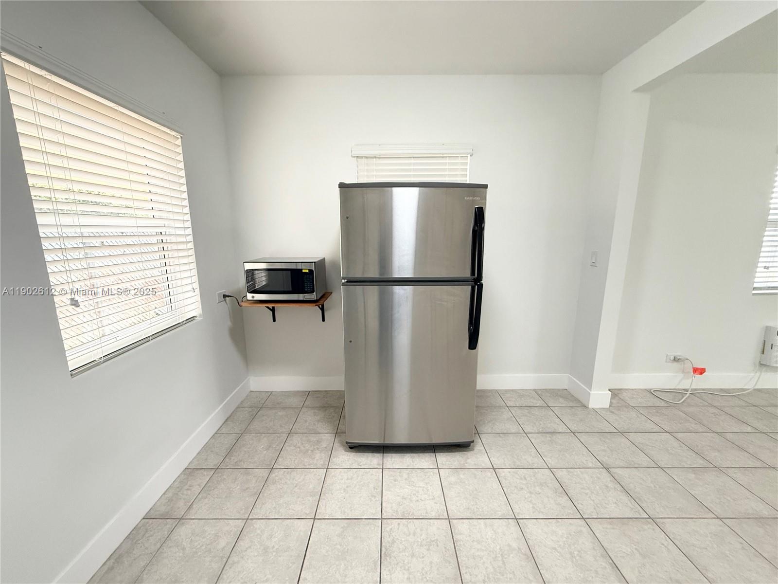 HOLLYWOOD LITTLE RANCHES - Residential Lease