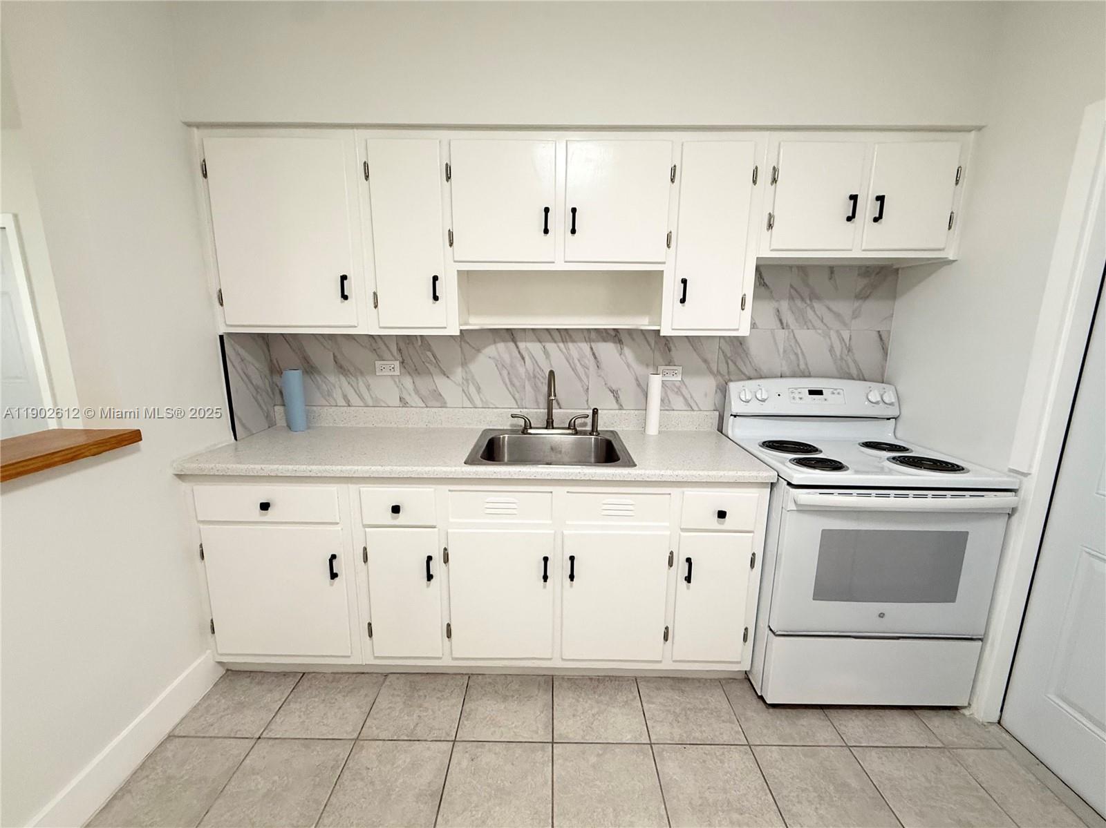 HOLLYWOOD LITTLE RANCHES - Residential Lease