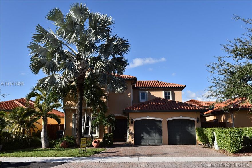 Beautiful lake front home with 4/4. Which of Three Master Bedrooms, Lush landscaping in the courtyard, formal living room, formal dining room & A Great room.  22 foot cathedral ceilings, 6 foot bronze chandelier in the living room, 3 others throughout the house & bronze hunter ceiling fans. New Stainless 
kitchen appliances, new washer dryer. Accordion Hurricane shutters. VACANT, easy to show.
Come and discover the best of South,West Miami has to offer!
( Price drop for the month of December only.)