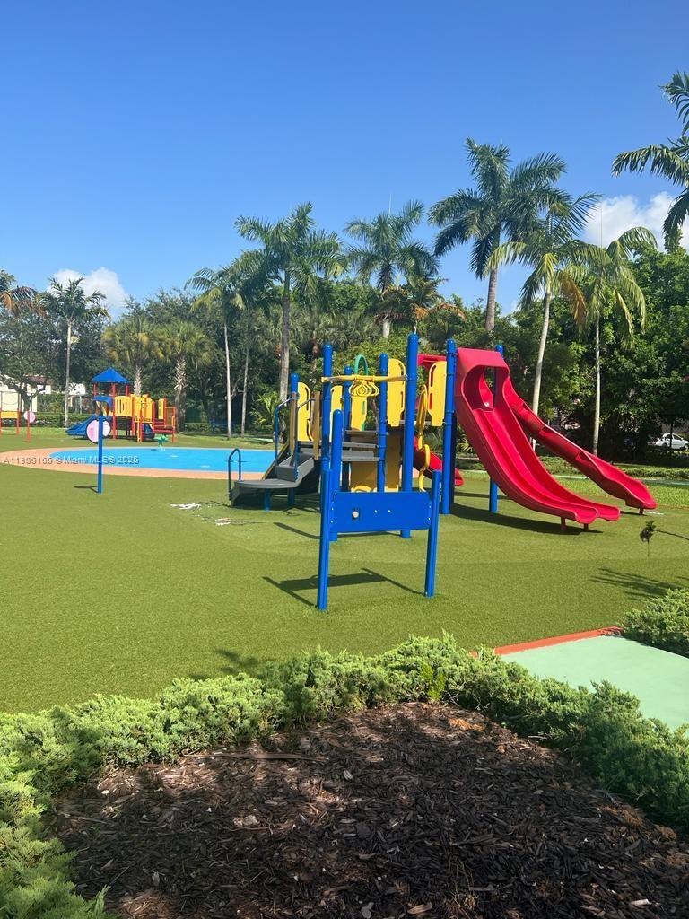 DORAL HOUSE CONDO NO 3 - Residential