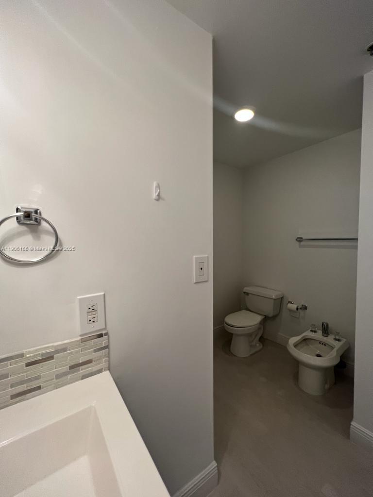DORAL HOUSE CONDO NO 3 - Residential