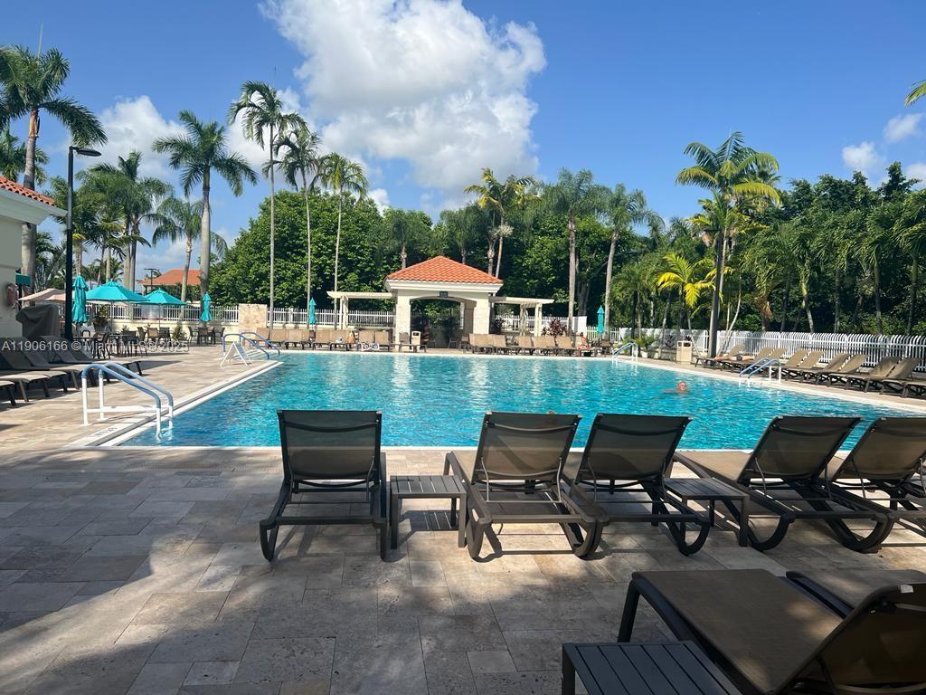 DORAL HOUSE CONDO NO 3 - Residential