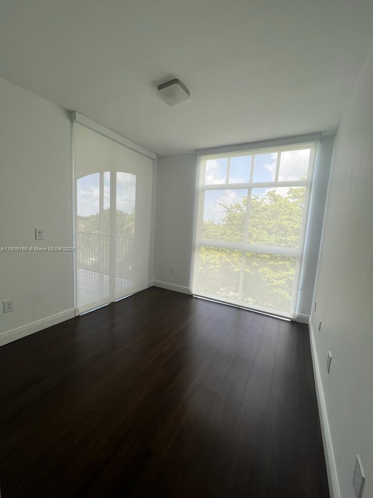 DORAL HOUSE CONDO NO 3 - Residential