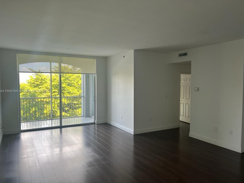 DORAL HOUSE CONDO NO 3 - Residential