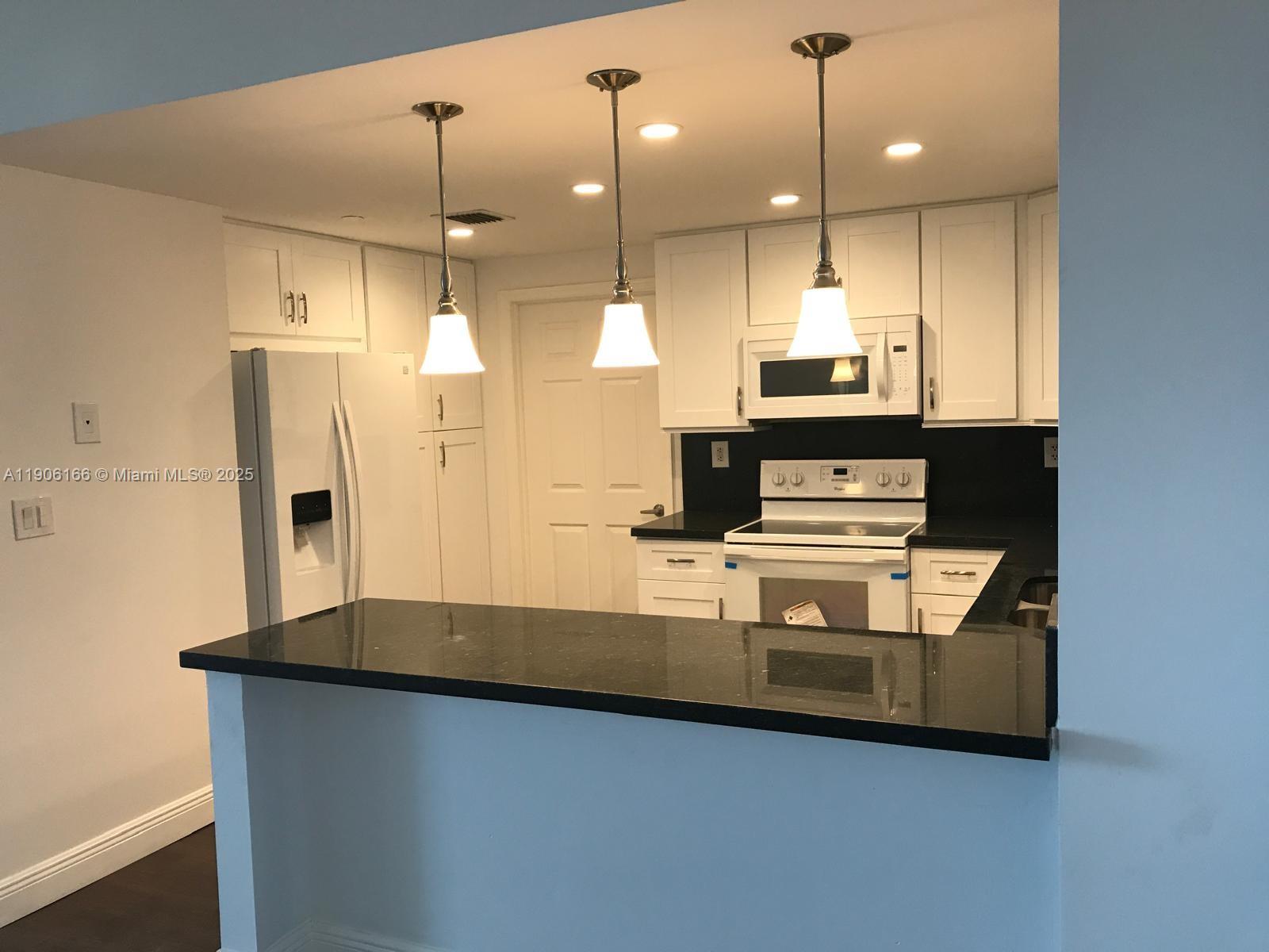 DORAL HOUSE CONDO NO 3 - Residential