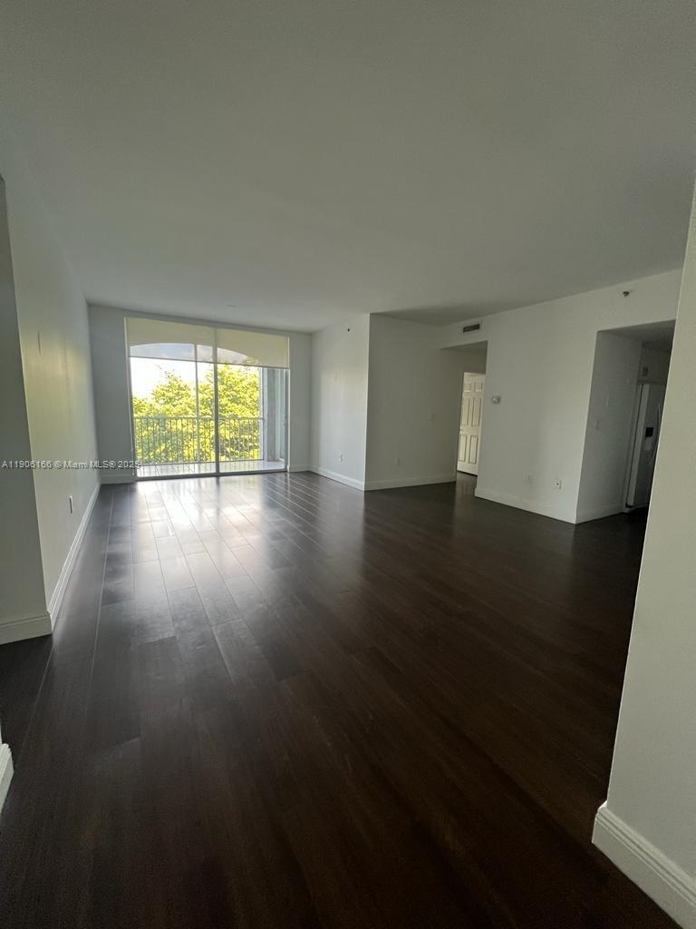 DORAL HOUSE CONDO NO 3 - Residential