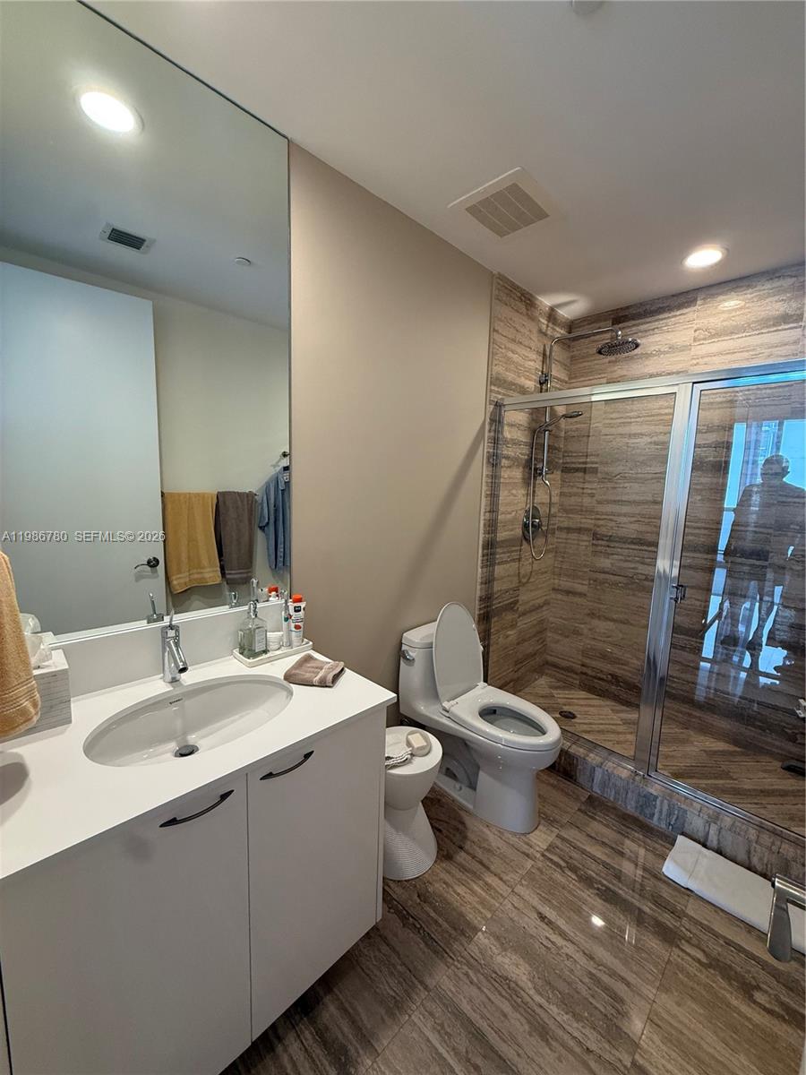 TDR TOWER I CONDO - Residential Lease