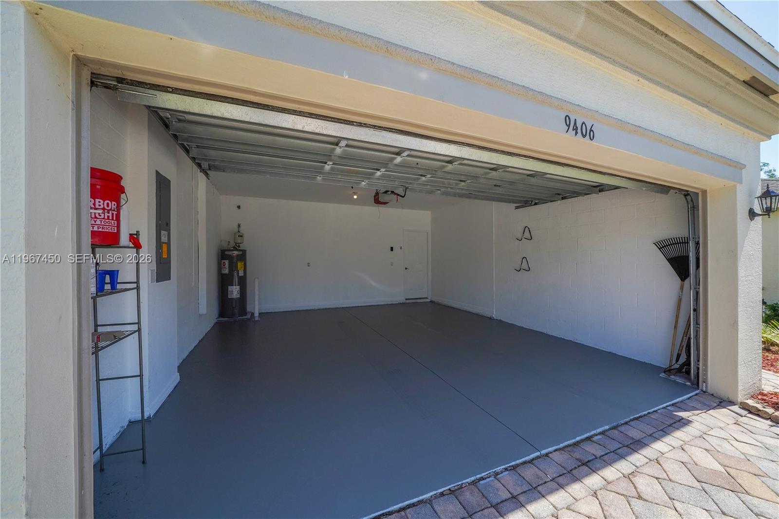PALM BREEZES CLUB - Residential
