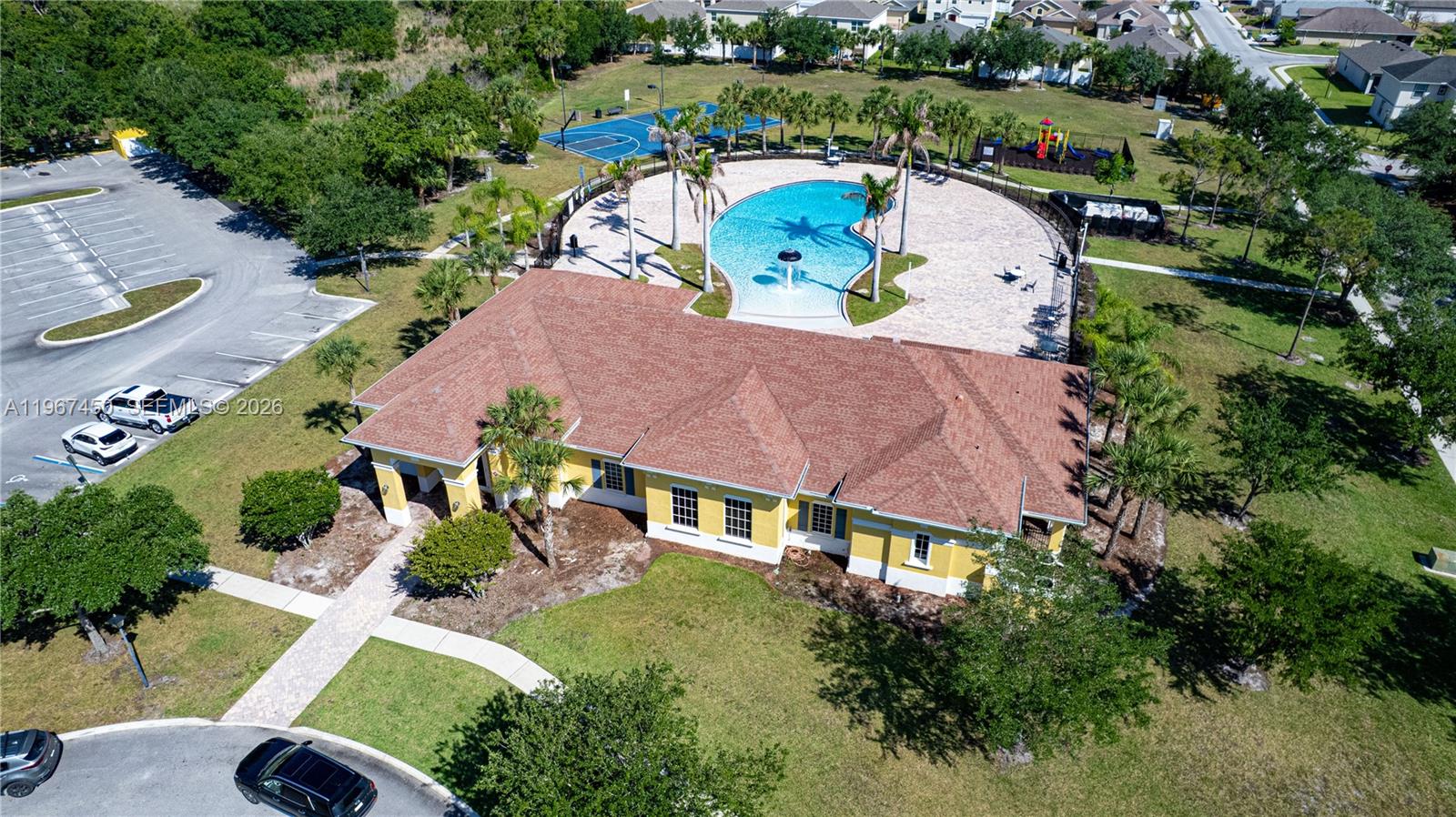 PALM BREEZES CLUB - Residential