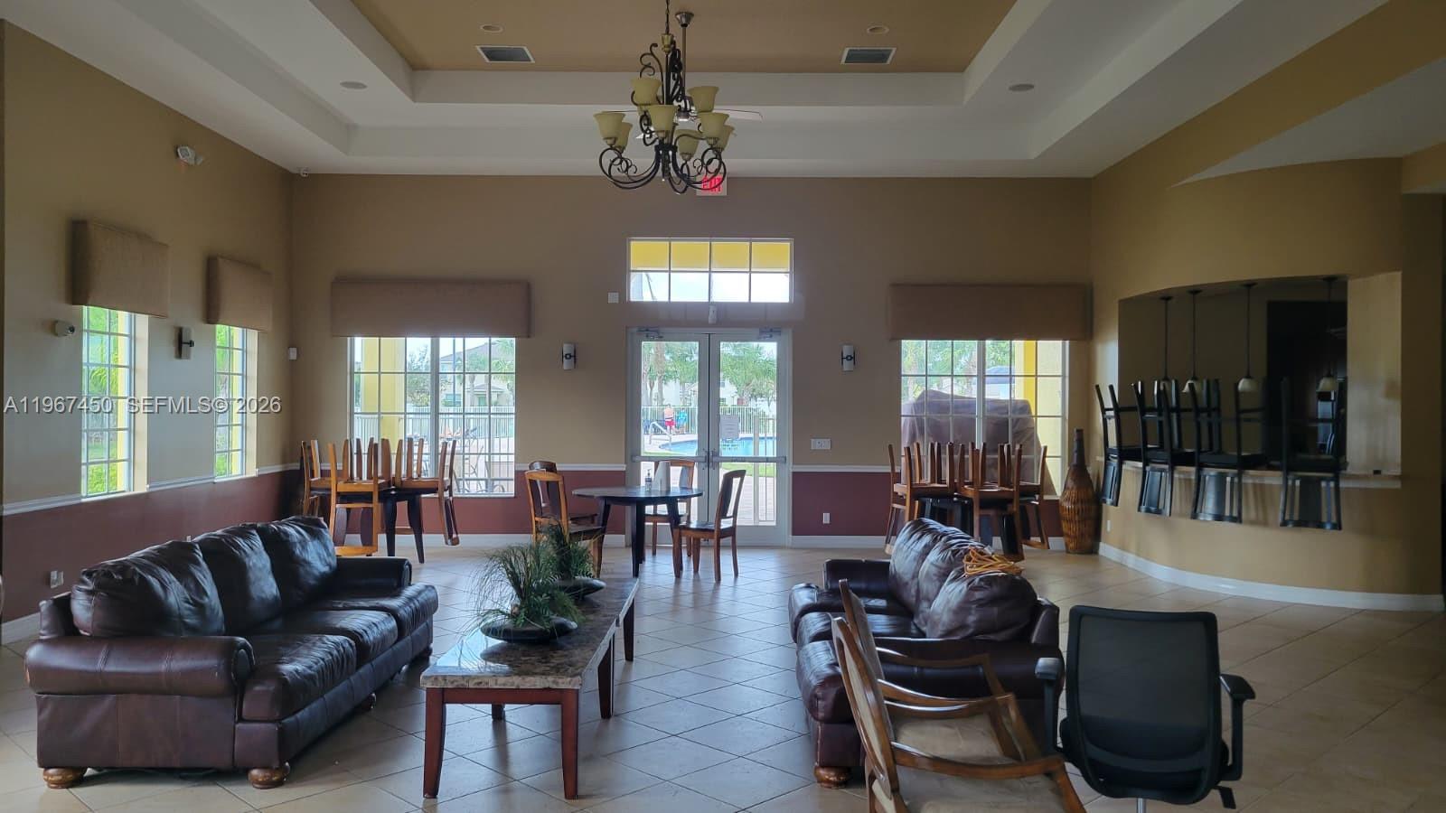 PALM BREEZES CLUB - Residential