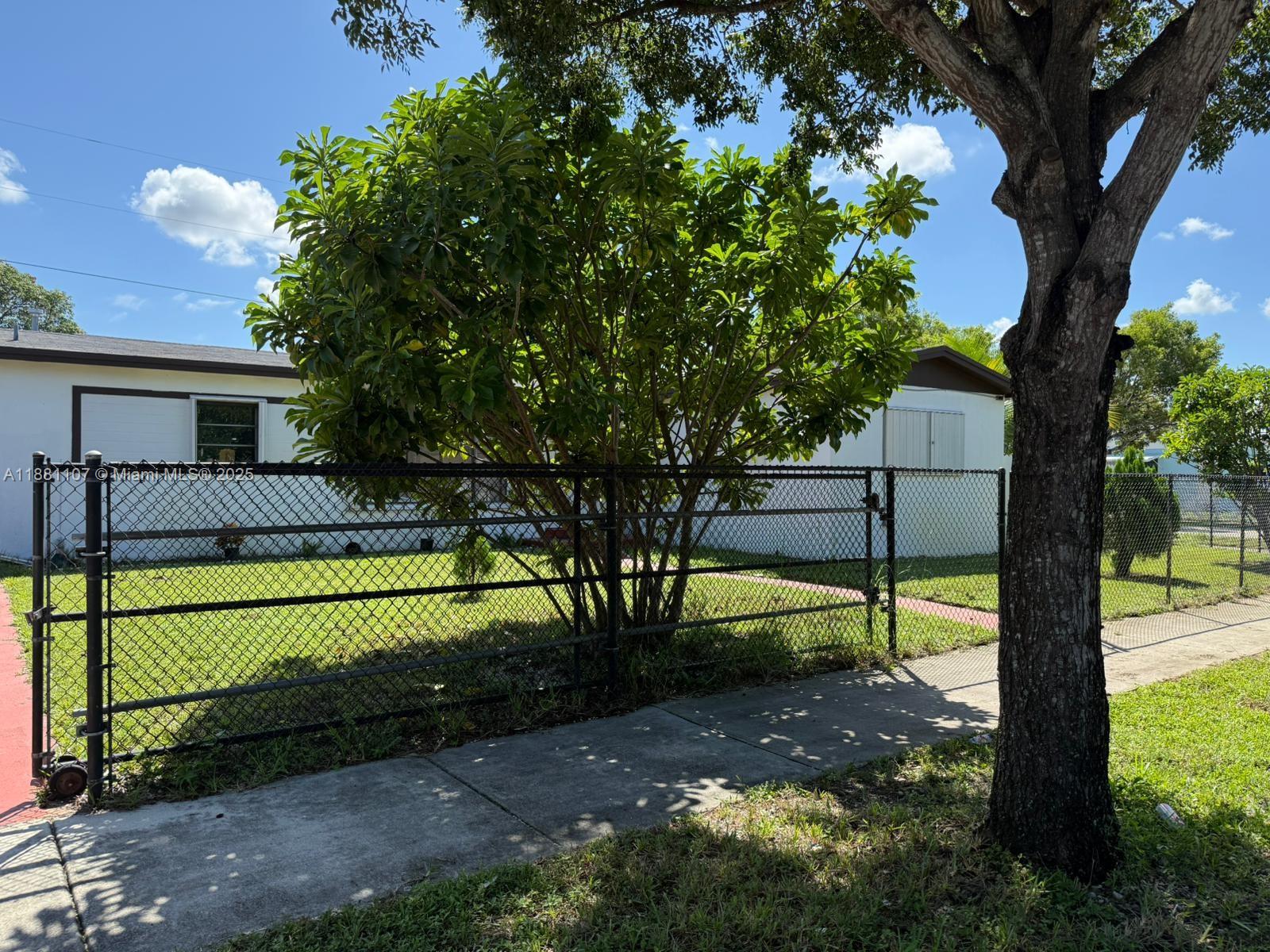 SCOTT LAKE MANOR SEC 3 - Residential