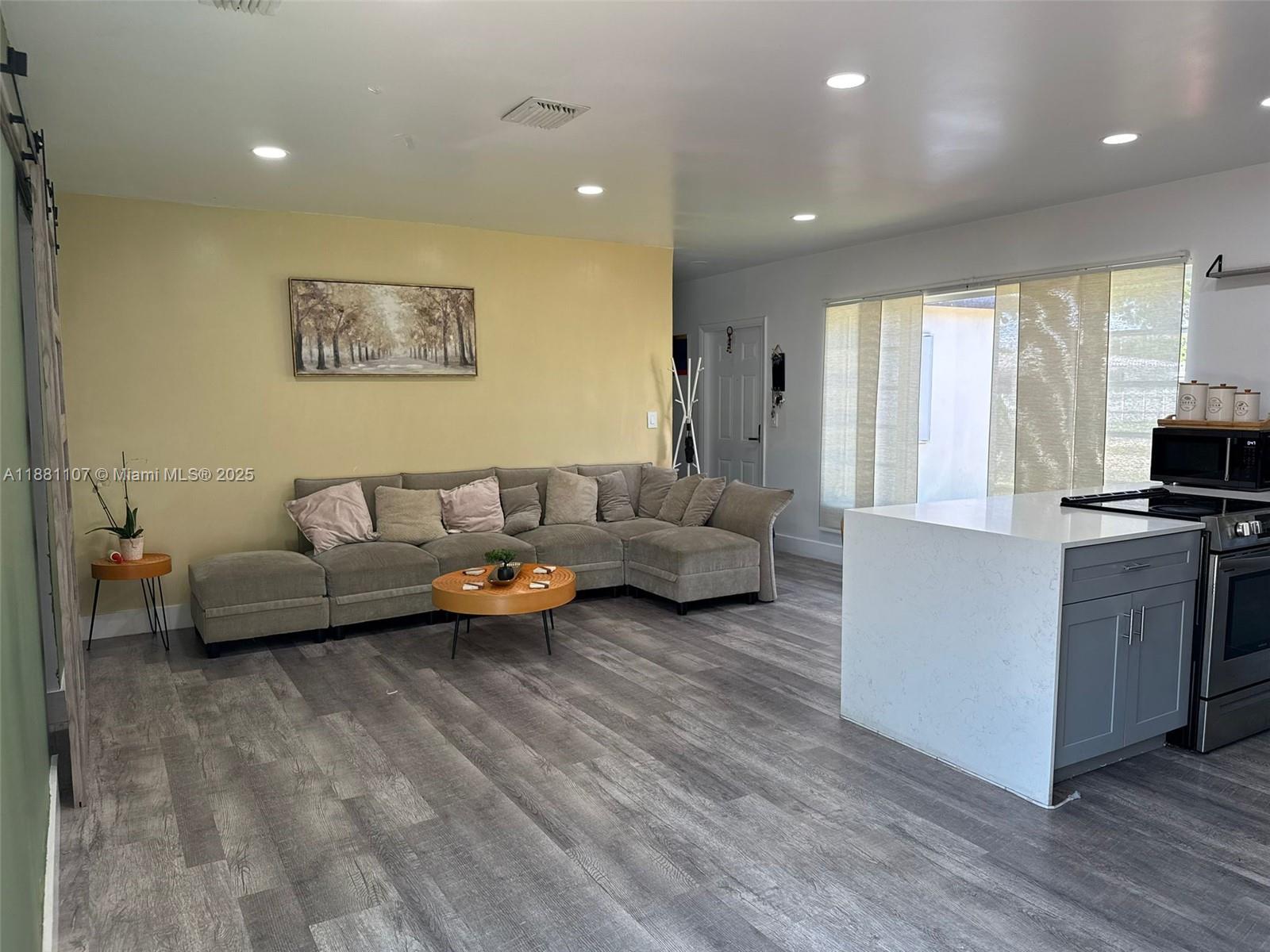 SCOTT LAKE MANOR SEC 3 - Residential