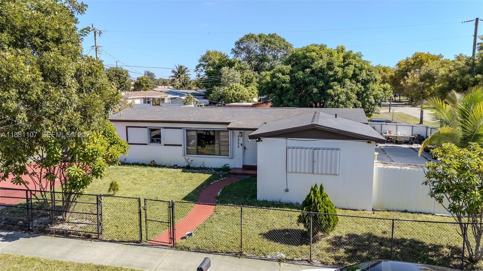 SCOTT LAKE MANOR SEC 3 - Residential