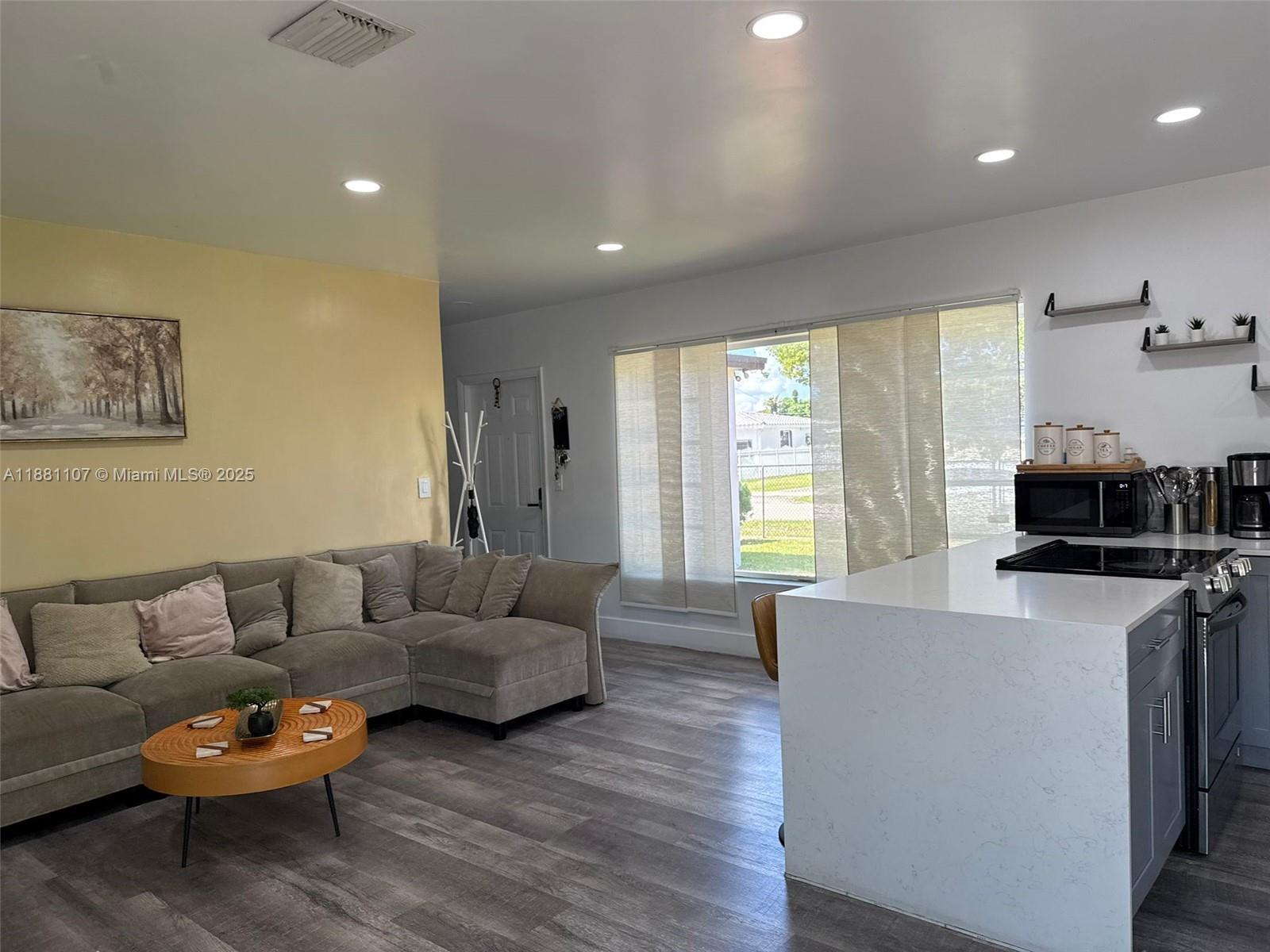 SCOTT LAKE MANOR SEC 3 - Residential