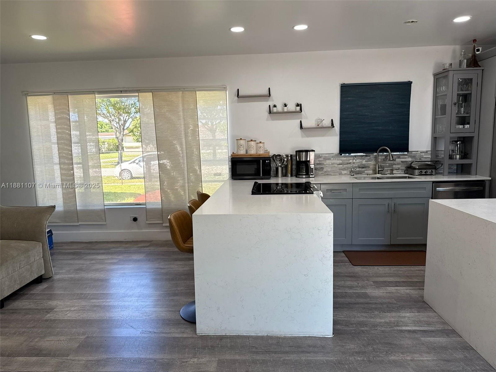 SCOTT LAKE MANOR SEC 3 - Residential