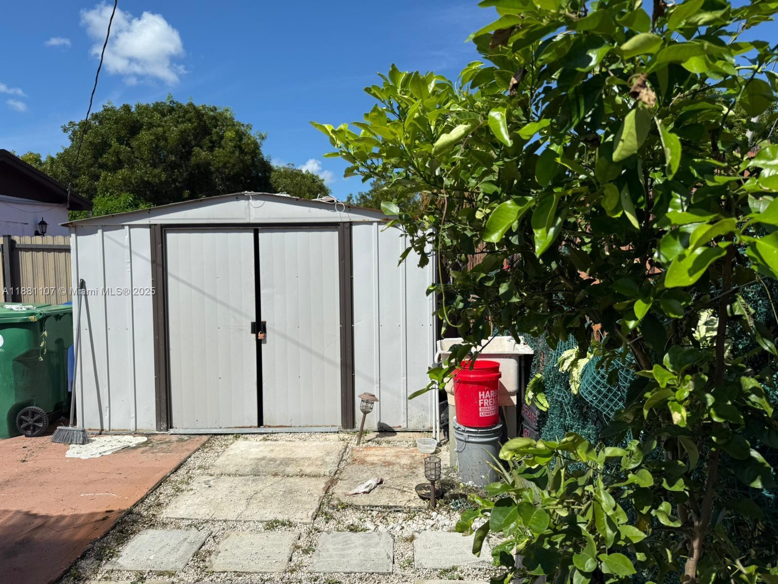 SCOTT LAKE MANOR SEC 3 - Residential