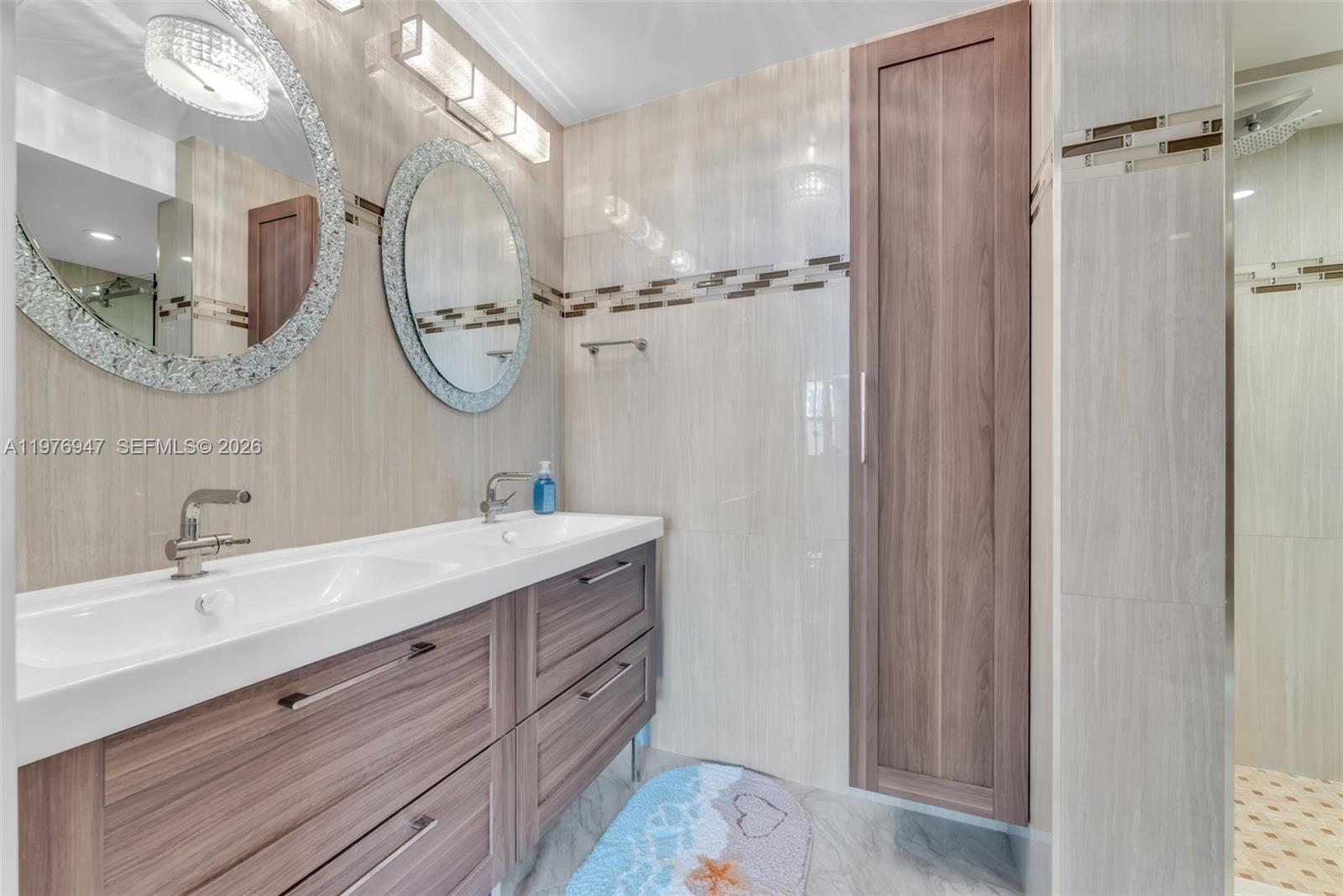 IMPERIAL TOWERS CONDO - Residential