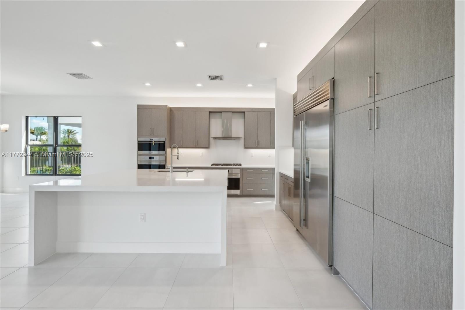 AVENIR POD - Residential Lease