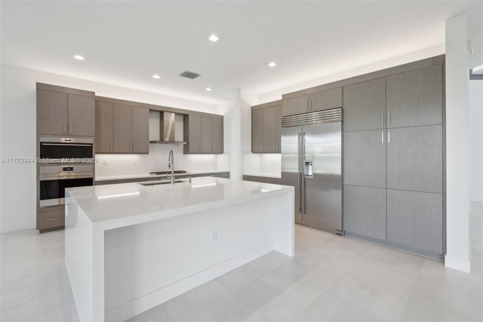 AVENIR POD - Residential Lease