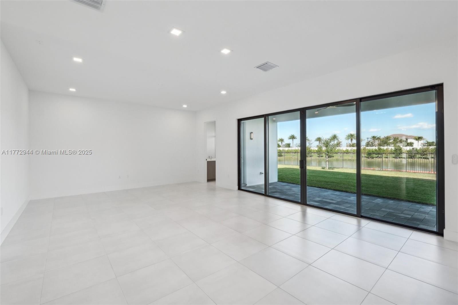 AVENIR POD - Residential Lease