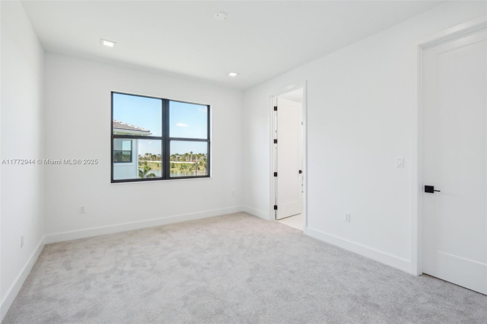 AVENIR POD - Residential Lease
