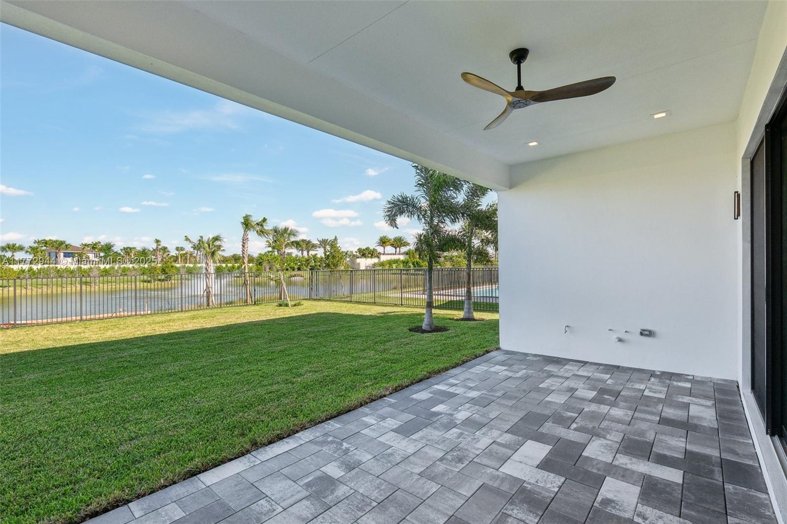 AVENIR POD - Residential Lease