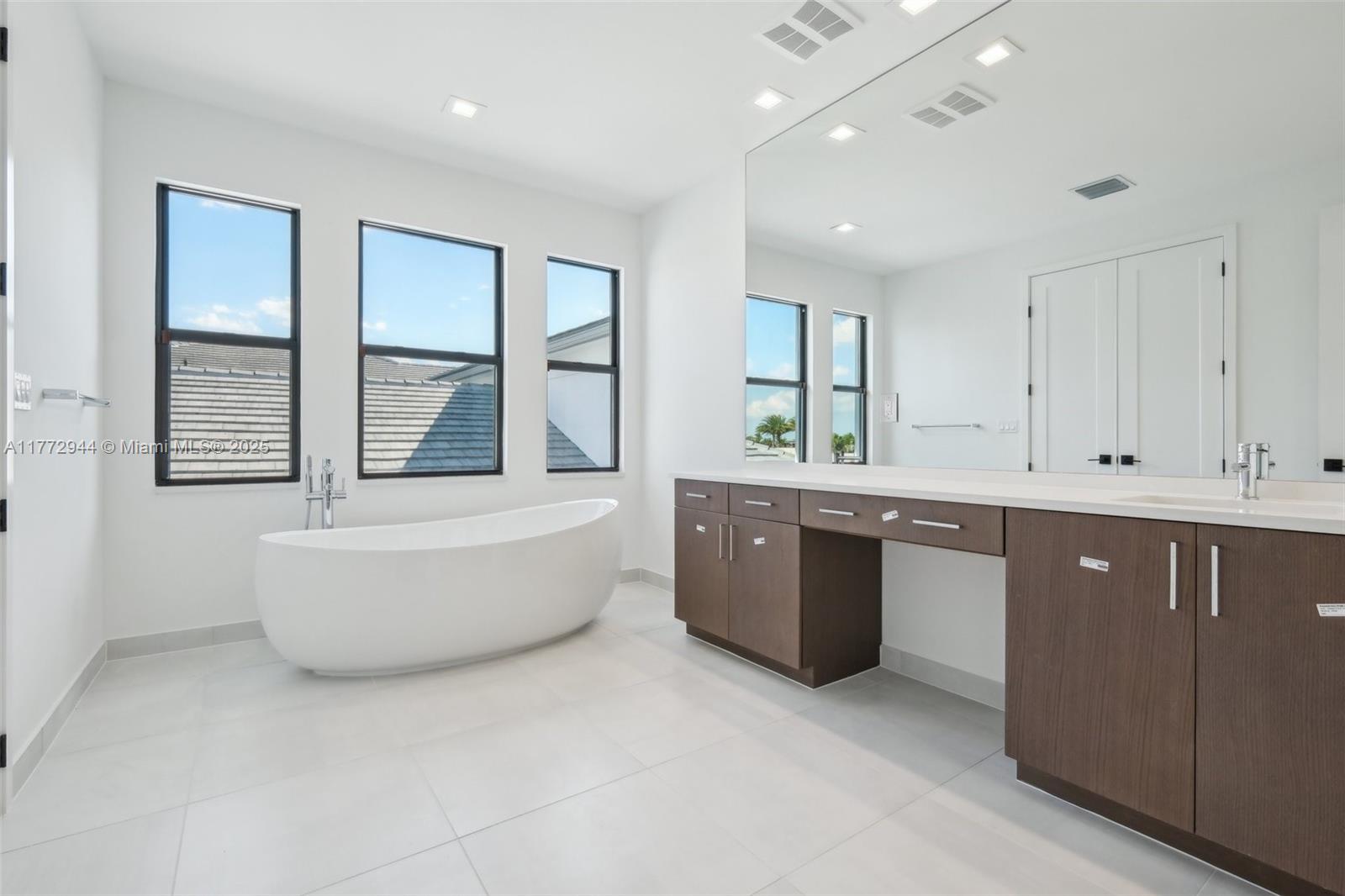 AVENIR POD - Residential Lease