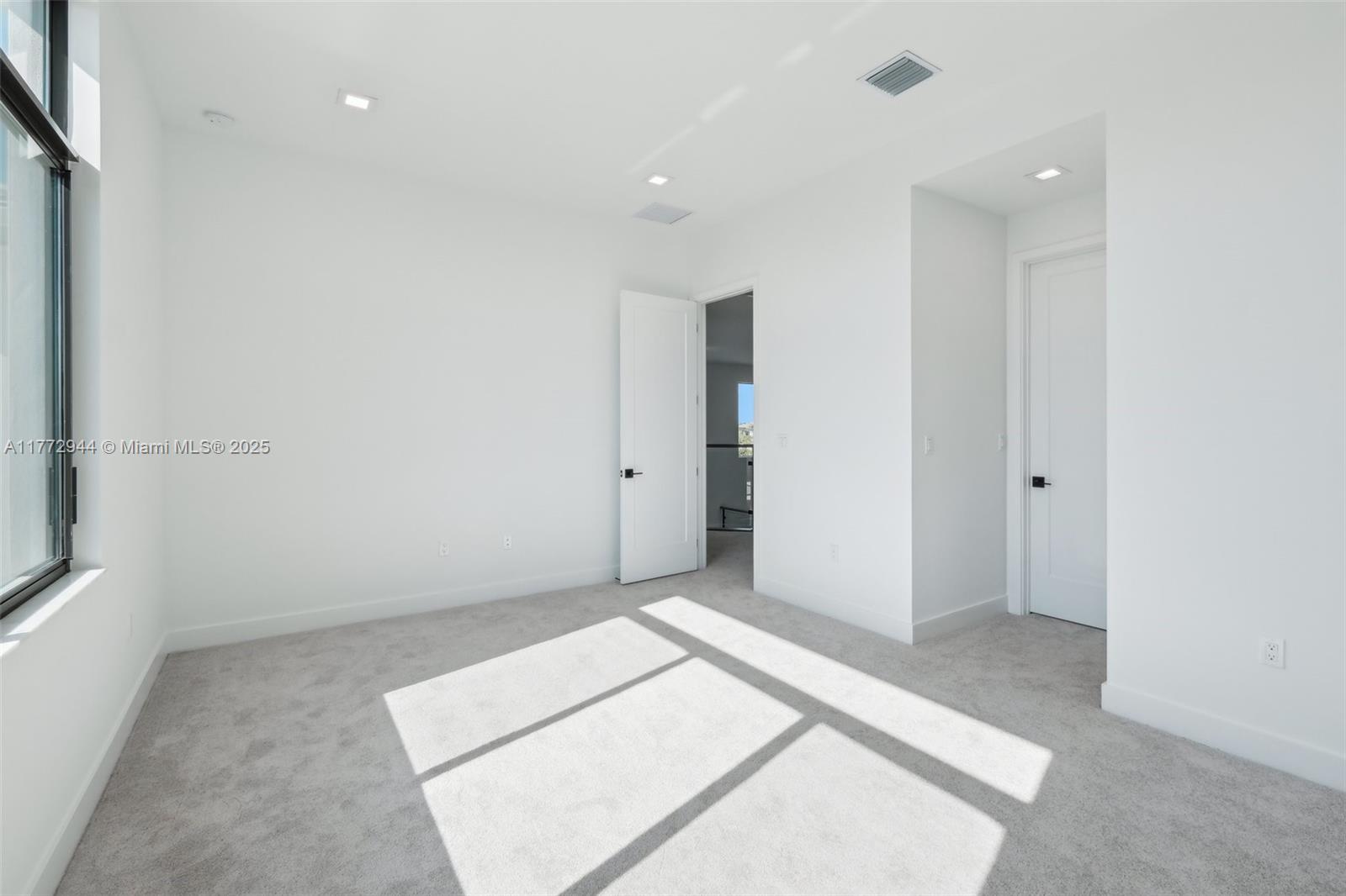 AVENIR POD - Residential Lease